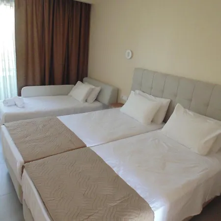 Paradise & Bar Lejlighedshotel 3*
