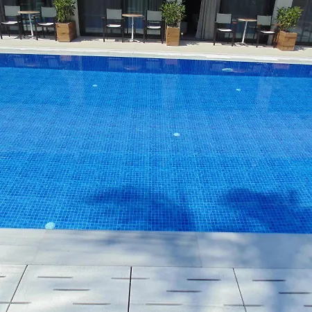 Lejlighedshotel Paradise & Bar