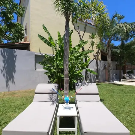 Paradise & Bar 3*