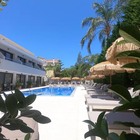 Aparthotel Paradise & Bar 3*