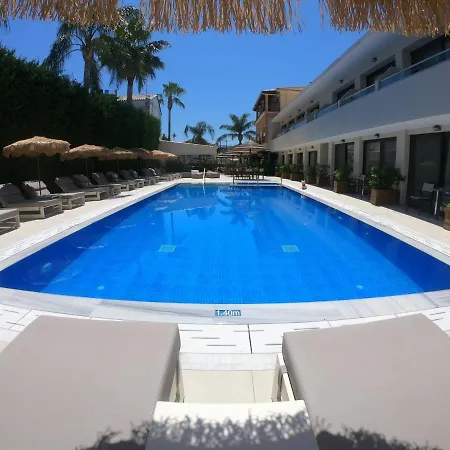 Paradise & Bar 3*