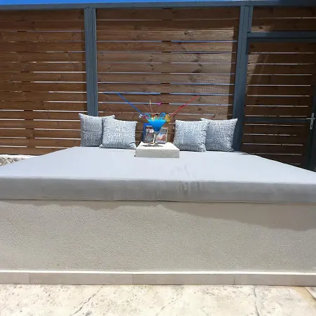 Lejlighedshotel Paradise & Bar 3*